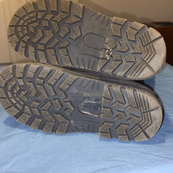 Girl’s sz. 2 Dream Pairs winter boots, some wear - Picture 7 of 7